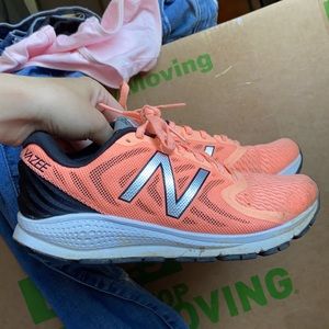 New balance tennis shoes